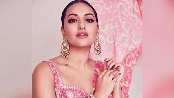 Sonakshi Sinha Is More Than Happy about Ringing In Her Birthday With Family Amid Lockdown