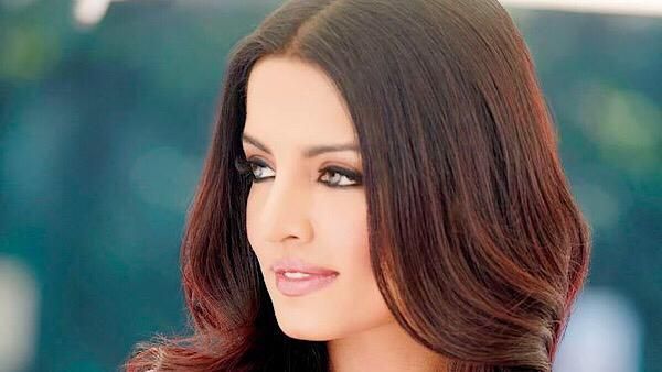 Celina Jaitly On Difficulties Faced By Outsiders In Bollywood: Got Tired Of Trying To Please Others