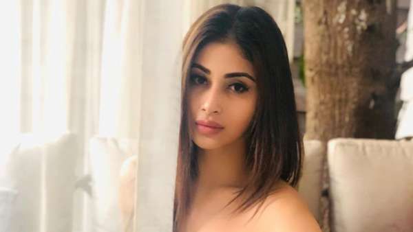 Mouni Roy Leaves UAE After Being Stuck There For 4 Months Of Lockdown
