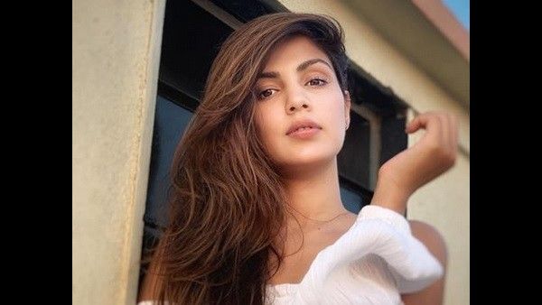 Rhea Chakraborty Summoned Again By ED On Monday After Questioning Her Brother For 18 Hours