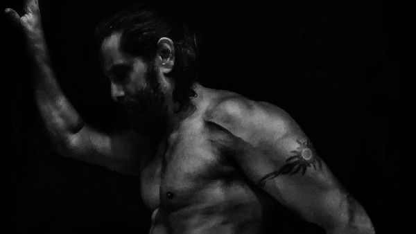 Vikram Gives Major Fitness Goals With His New Still: Wins The Internet!