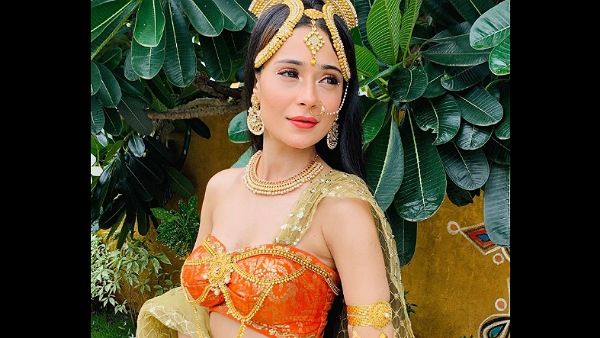 Sara Khan Tests Positive For COVID-19; Says Coronavirus Can Happen To Anyone