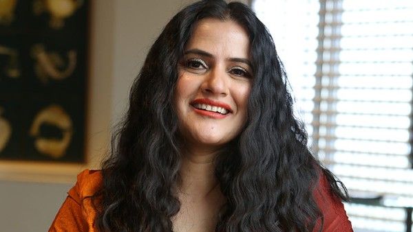 Sona Mohapatra Suggests Bollywood How To Smash Patriarchy The Right Way, Lauds Anushka Sharma