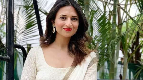 Divyanka Tripathi Calls Out Troll Asking Her To Live Without Make-Up And AC For A Day