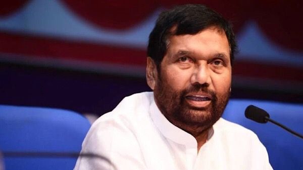 Union Minister Ram Vilas Paswan Passes Away; PM Narendra Modi, Riteish Deshmukh Mourn The Loss