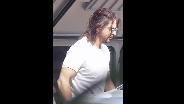 Pathan: Shah Rukh Khan Spotted With Long Tresses And Fans Can't Keep Calm About His Comeback