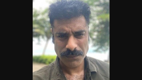 Sikander Kher Shares A Post Asking For Work; Jokes He Can Smile Too!