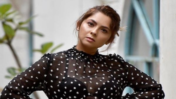 Sonalee Kulkarni Hosts Small Diwali Celebration For Senior Backstage Artistes