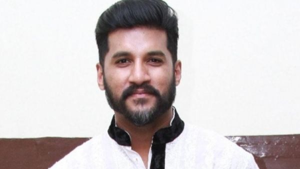 Singer Vijay Yesudas Meets With An Accident In Alappuzha; Narrowly Escapes