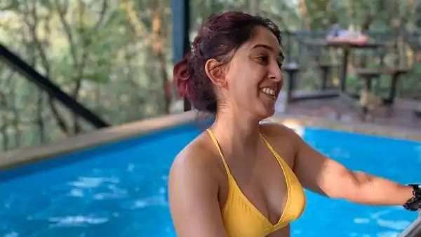 Ira Khan Takes a Break For Self-Care, Takes a Dip In The Pool And Enjoys A Book In Bathtub