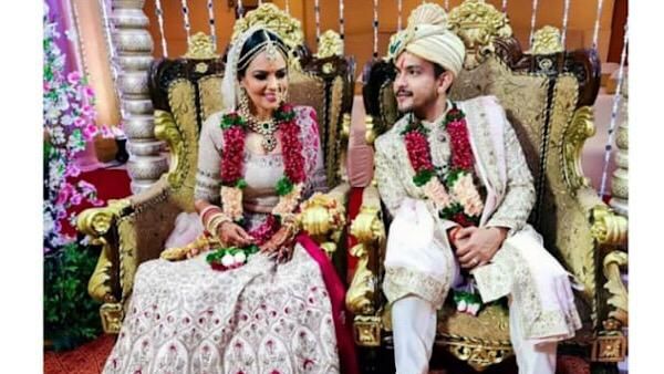 Aditya Narayan And Shweta Agarwal Tie The Knot; First Pictures Out After The Wedding!