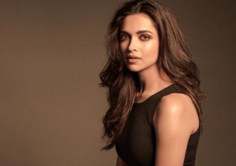Deepika Padukone Does A Fun Chat Session With Fans; Reveals The First Thing She Does After Waking Up