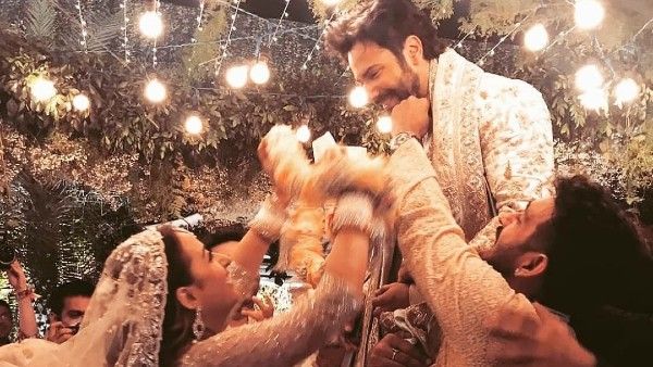 Varun Dhawan-Natasha Dalal's Varmala Picture Is Out And It Will Instantly Leave You Smiling