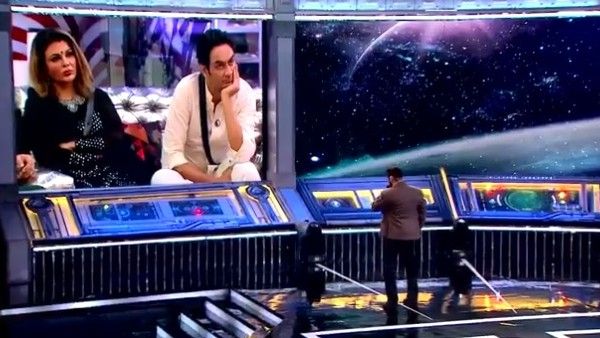 Bigg Boss 14: Viewers & Celebs Slam Salman Khan For Supporting Rakhi Sawant; Trend #ViewersWithAbhinav