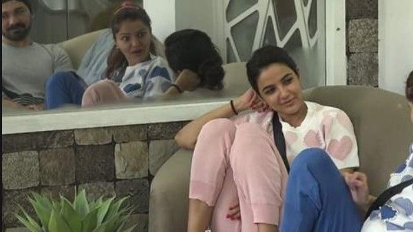 Jasmin Bhasin Calls Rubina Arrogant & Manipulative; Says They Can't Be Friends