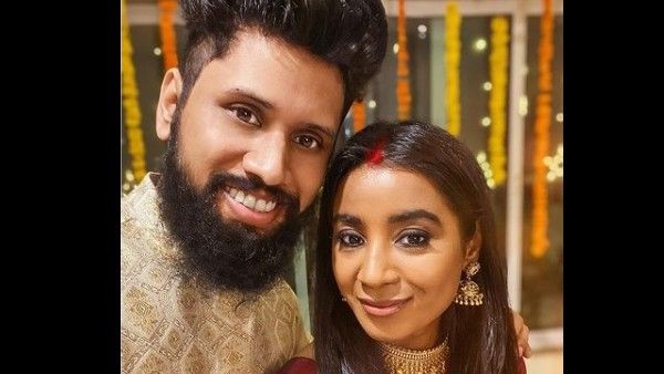 Singer Shilpa Rao Ties The Knot With Visual Artist Ritesh Krishnan; Shares First Selfie As 'Mr & Mrs'