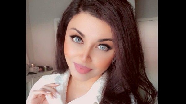 Netizens Find Aishwarya Rai Bachchan's Lookalike From Pakistan; The Latter Denies Undergoing Any Surgery