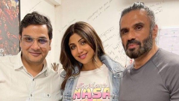 Dhadkan Reunion: 'Anjali' Shilpa Shetty Chills With 'Dev' Suniel Shetty; Fans Say 'We Miss Akshay Sir'