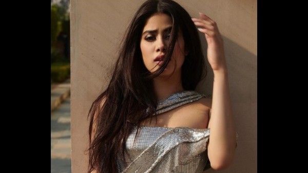 Janhvi Kapoor Says She Looks At Her Family's Film Lineage As An Incredible Blessing & Responsibility