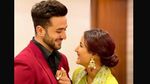 Aly Goni Celebrates Birthday With GF Jasmin Bhasin & Family; Actress Calls Him Her Hero (Video)