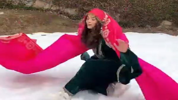 Shehnaaz Gill Slips & Falls On The Snow While Shooting In Kashmir; Video Goes Viral