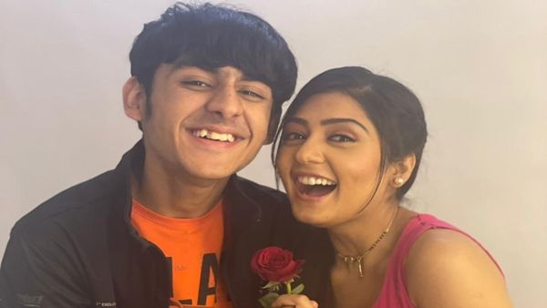 Sargam Ki Sadhe Satii: Anjali Tatrari Teaches Maths To Co-Star Yash Sehgal On The Sets