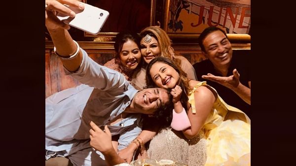 BB Reunion: Rashami Desai, Vikas Gupta, Rakhi Sawant & Others Chill At Manik Soni’s Birthday Bash [PICS]