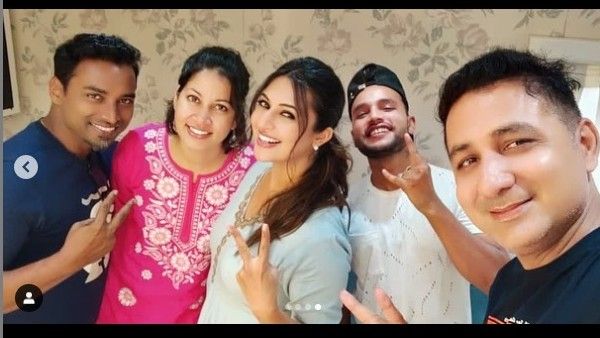 Divyanka Tripathi Wraps Up Crime Patrol Shoot; Says The Unit Was All Things Good