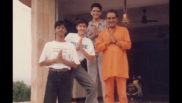 Hrithik Roshan Recalls His Chat With His 'Nana' About Maha Shivratri; Shares Unseen Pictures With Him