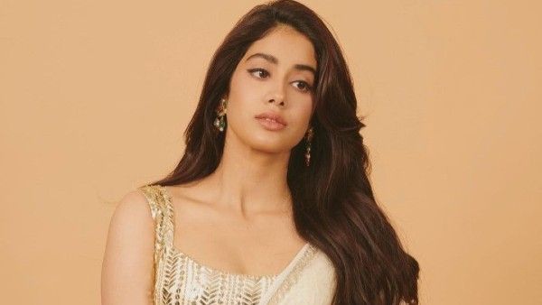 Janhvi Kapoor Is A Sight To Behold In An Ivory Saree; Makes Trolls' Jaws Drop With Her Killer Look