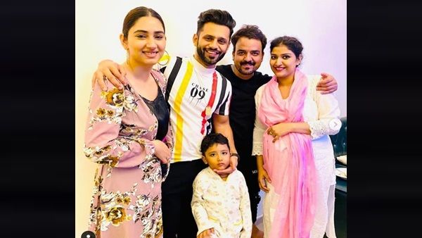Rahul Vaidya-Disha Parmar Chill With Toshi Sabri And His Family; See Pics