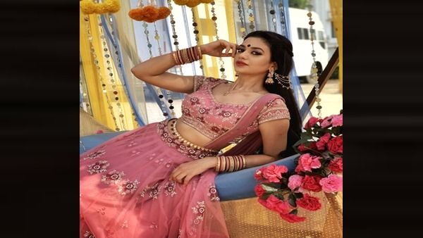 Holi 2021 Exclusive! Shruti Sharma Reveals Her Mama Pushed Her Into Tank Filled With Black Coloured Water