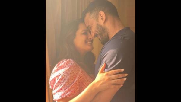 Anita Hassanandani Shares A Kiss With Husband Rohit Reddy While Others ‘Spy’ On Them