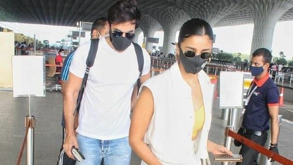 Netizens Call Ranbir Kapoor & Alia Bhatt 'Careless', Roast Them For Jetting Off To Maldives For Vacation