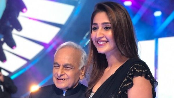 Pop Sensation Dhvani Bhanushali Meets Her Idol The Veteran Composer Anandji On The Sets Of Indian Idol 12