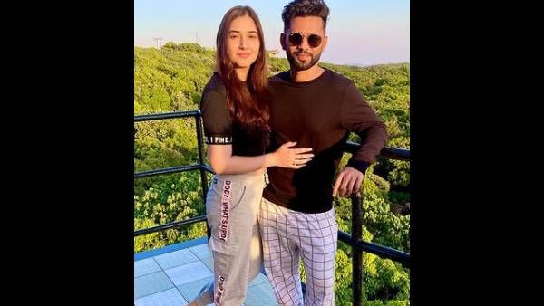 Rahul Vaidya Shares Some Mushy Pictures With Ladylove Disha Parmar, Says 'Miss U'