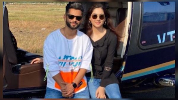 Rahul Vaidya Sings A Romantic Song For Ladylove Disha Parmar, Latter Gets Emotional