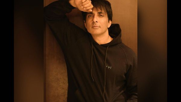 Sonu Sood Asks A Fan Not To Touch His Feet, Lets Her Tie Rakhi On His Hand
