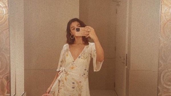 Alia Bhatt Asks Fans To Spot The Difference As She Shares Some Stunning Mirror Selfies