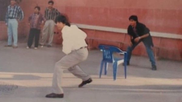 Shah Rukh Khan And Akshay Kumar's Throwback Picture From Dil To Pagal Hai Sets Will Make You Nostalgic!