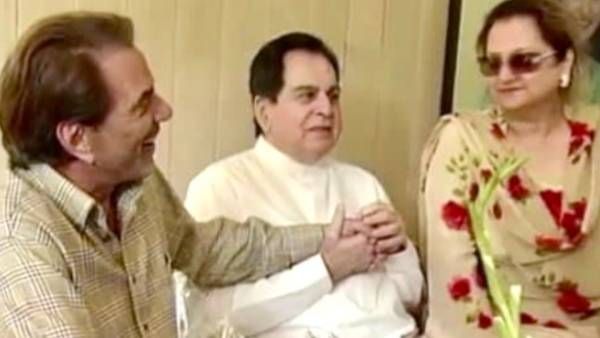 Dharmendra Asks Fans To Pray For Dilip Kumar's Health, Calls Him 'Ek Nek Rooh Insaan'