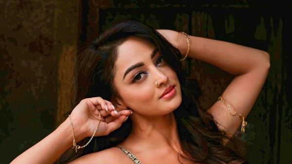 Exclusive Interview! Sandeepa Dhar Opens Up About Chattis Aur Maina, Working With Vikram Singh Chauhan & More