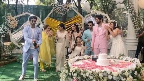 Ishq Mein Marjawan 2 FINALE Week: Helly Shah Shares A Post With Rrahul & Other Co-Stars; Says #Immjforever