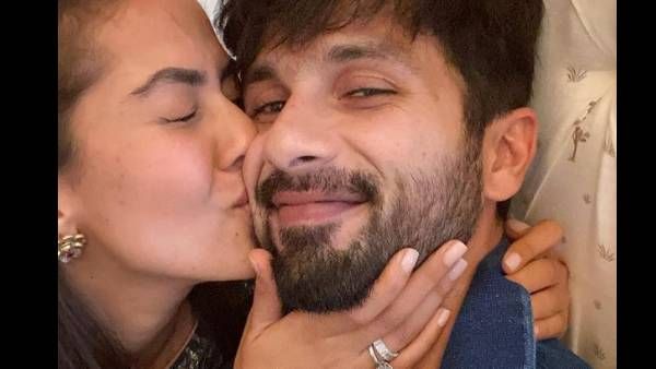 Shahid Kapoor Surprises Wife Mira Rajput With A Flower Bouquet, Latter Says 'That's How You Melt My Heart'