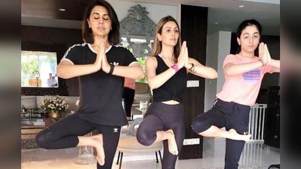 World Yoga Day: Neetu Kapoor Does Yoga With Daughter Riddhima Kapoor Sahni And Granddaughter Samara