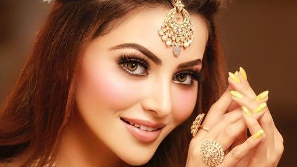 Urvashi Rautela Rocks Patola Saree Look Worth 58 Lakh At Manoj Kumar's Granddaughter's Wedding Ceremony