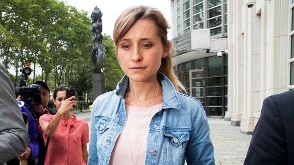 Smallville Actress Allison Mack Gets Sentenced To 3 Years In NXIVM Sex-Slave Case