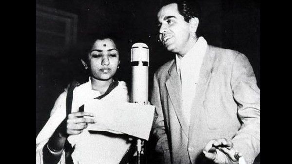 Lata Mangeshkar Recalls Her First Meeting With Dilip Kumar; 'His Light-Hearted Remark Made Me Study Urdu'