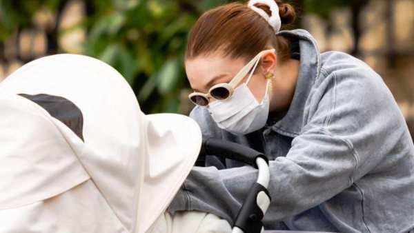 Gigi Hadid Asks Paparazzi To Blur Daughter's Face Out In Pics, Says 'Just Want The Best For My Baby'