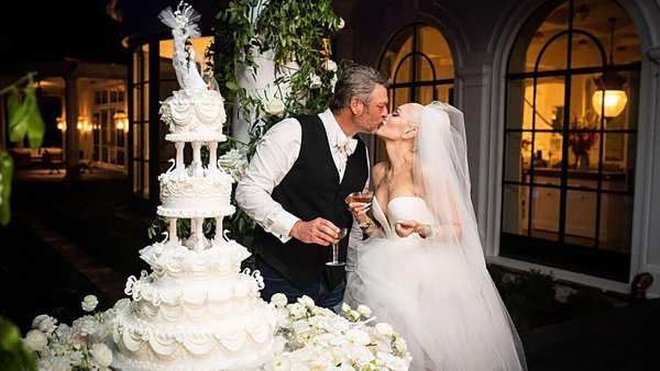 Gwen Stefani & Blake Shelton Tie The Knot, Fairy Tale Wedding Pictures Go Viral